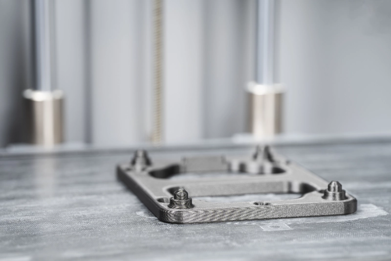 Componente stampato in 3D con stampante Markforged Industrial X7